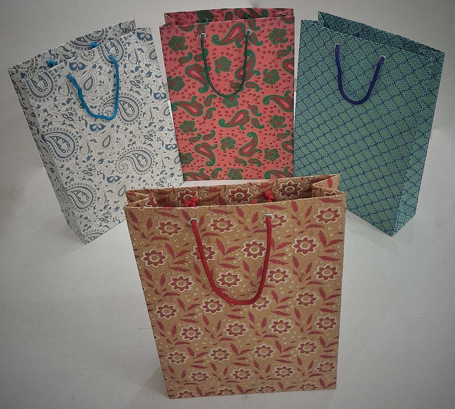 Sbag (M) Hmp Fp., a Chimanlals gift bags set