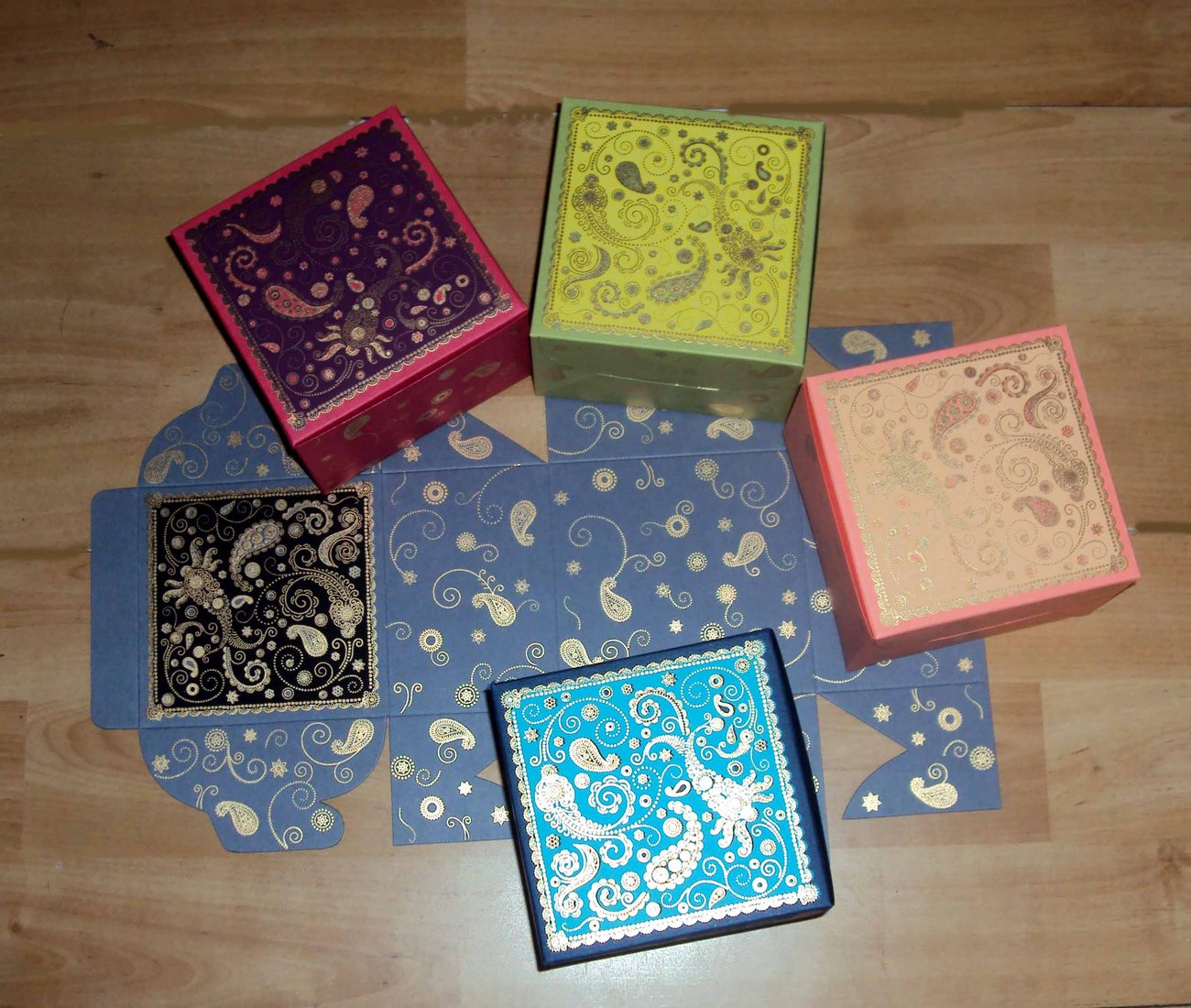 Apratim gift box